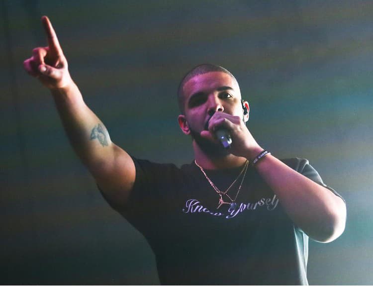 Drake má najrýchlejšie sa predávajúci album roka aj streamovací rekord