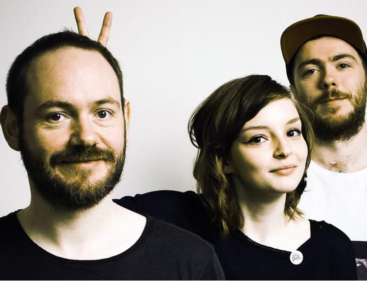 Chvrches nahrali pieseň pre počítačovú hru. Vypočujte si Warning Call