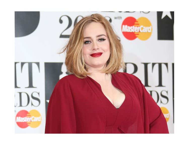 Adele sa opäť zapísala do histórie. So Sony má zmluvu na 90 miliónov libier