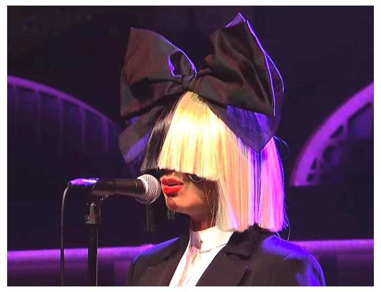 VIDEO: Pozrite si, ako Sia prespievala klasiku z 50-tych rokov Unforgettable