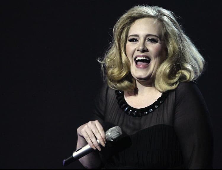 VIDEO: Robí to naschvál? Adele si na turné opäť poplietla text, diváci to milujú