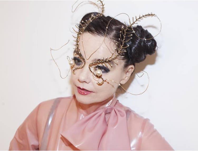 Björk kritizuje sexizmus v hudbe a filmoch. Je to mužský klub, myslí si