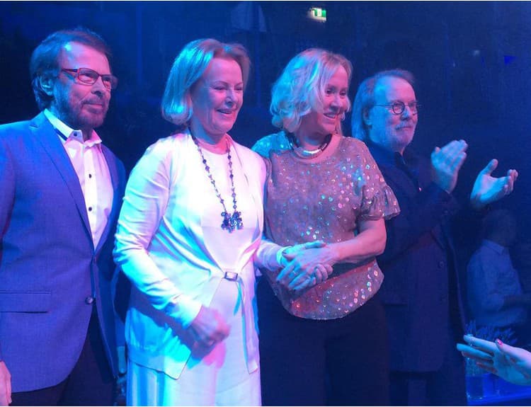 Členovia skupiny ABBA si po 30 rokoch spolu zaspievali na jednom pódiu
