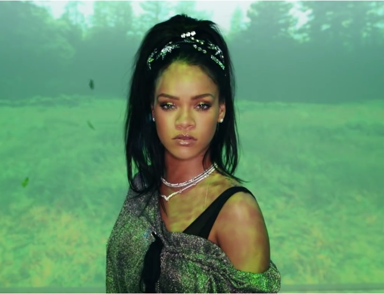 VIDEO: Nečakane decentná Rihanna ukázala, že vie zaujať aj bez sexu a násilia