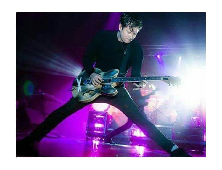 Gitarista Blink-182 opustil kapelu, aby mohol odhaliť pravdu o UFO 