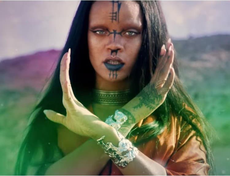 Rihanna ako mimozemšťanka zo Star Treku: Pozrite si unikátny futuristický klip