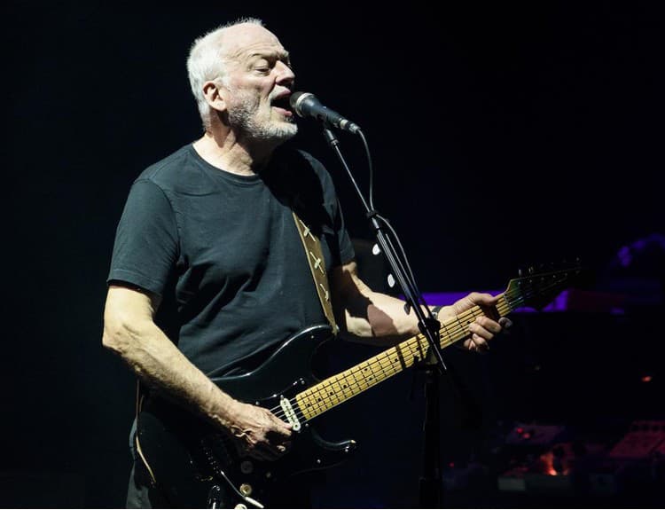 David Gilmour naďalej šíri slávu Pink Floyd, v Poľsku očaril aj s orchestrom