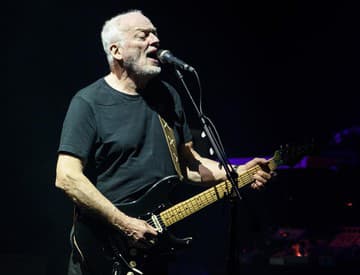 David Gilmour naďalej šíri slávu Pink Floyd, v Poľsku očaril aj s orchestrom