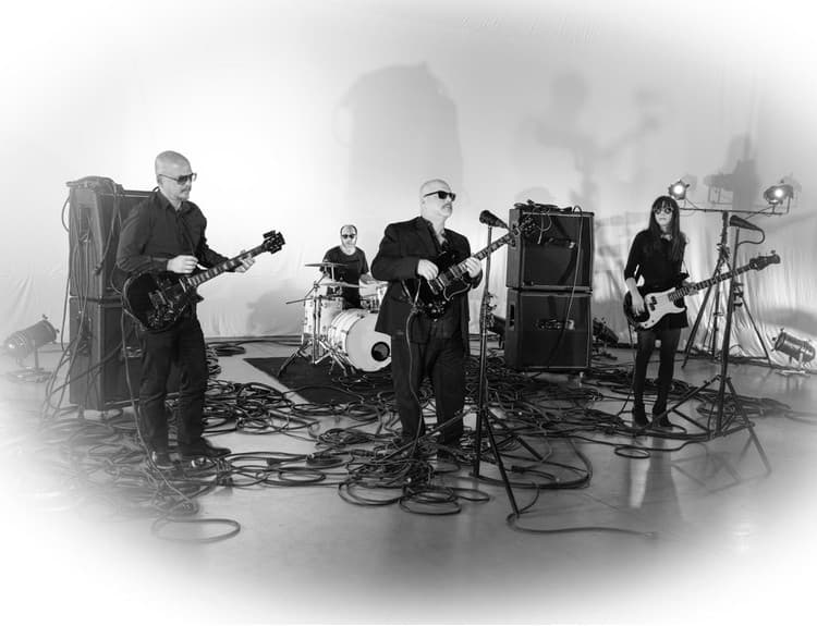 Pixies zaradili na nový album skladbu pre Kim Deal