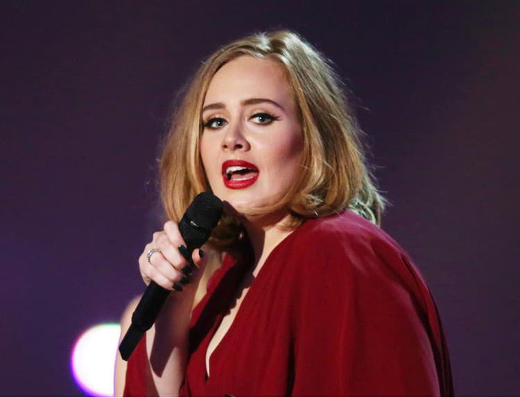 Najkratší koncert kariéry s najväčším publikom. Ovládne Adele ďalší Super Bowl?
