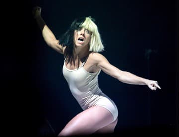 Ľadová kráľovná Szigetu: Sia dala fanúšikom nedokonalú ilúziu dokonalej šou