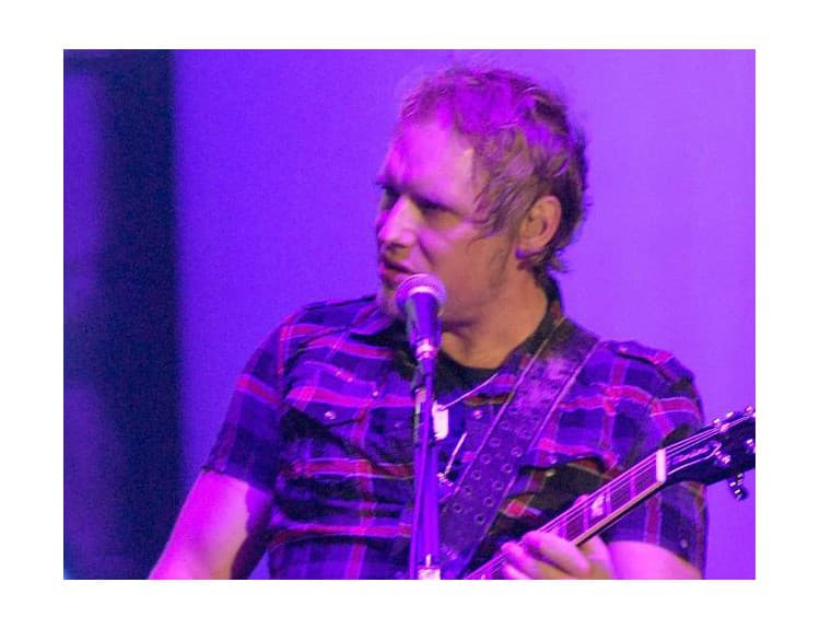 Zomrel Matt Roberts, bývalý gitarista kapely 3 Doors Down