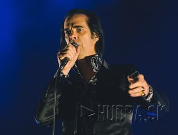 Nick Cave nakrútil film, aby sa vyhol rozprávaniu o synovej smrti