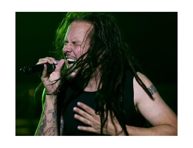 Korn zverejnili singel s Coreym Taylorom. Album predstavia vo Viedni aj v Prahe