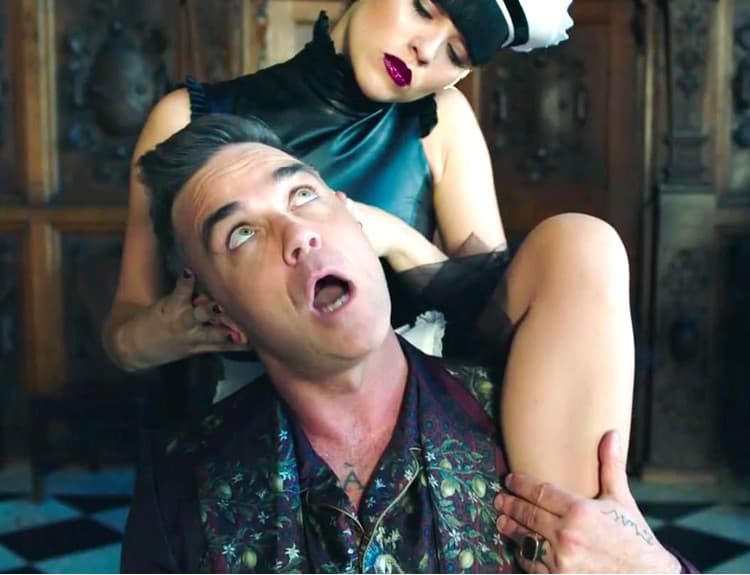 Dosiahol, čo chcel? Robbie Williams pre nový videoklip čelí ruskej kritike