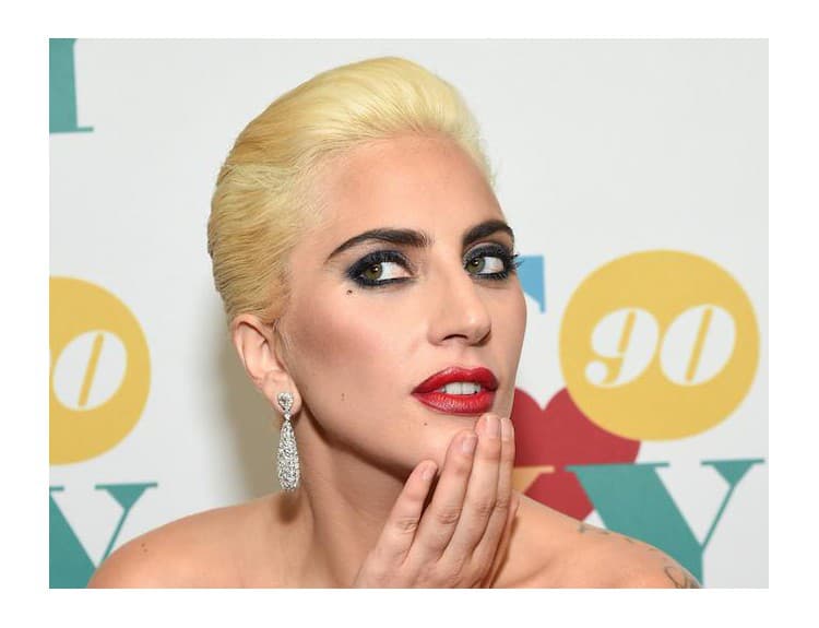Lady Gaga opäť prekvapila: Vypočujte si jej country baladu Million Reasons