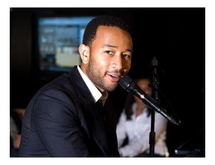 John Legend ohlásil novú štúdiovku, vypočujte si singel Love Me Now