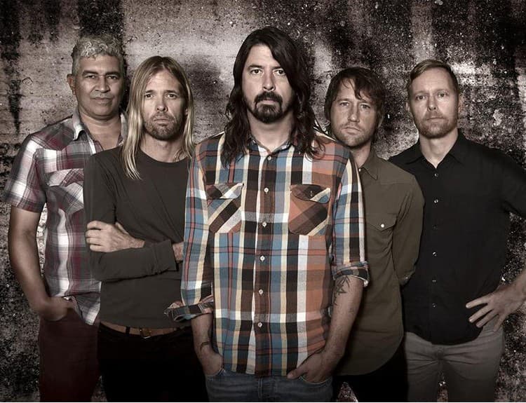 Súd zamietol žalobu Foo Fighters na poistnú firmu