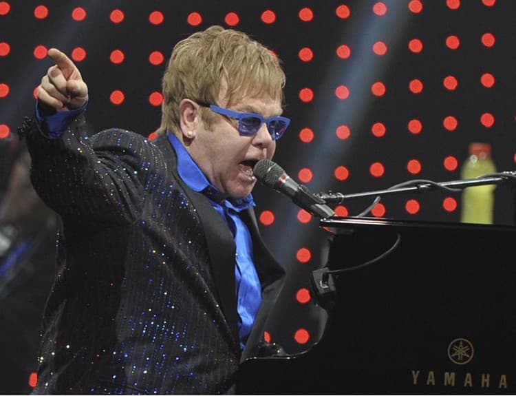 Elton John vydá v roku 2019 autobiografiu