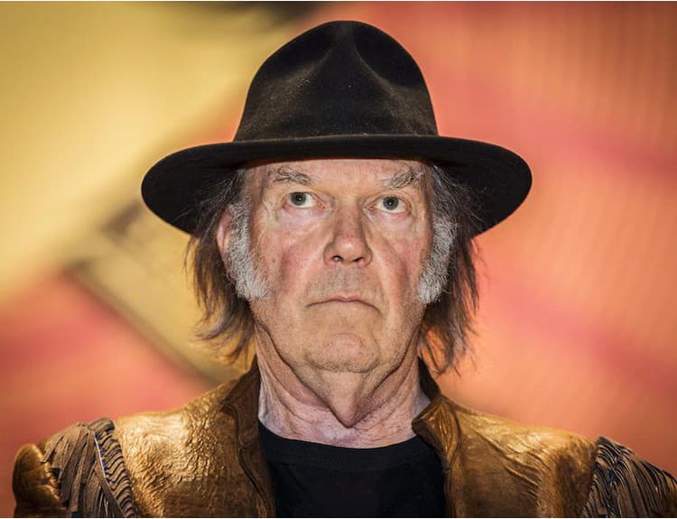 VIDEO: Neil Young vystúpil s kapelou Metallica aj s Rogerom Watersom