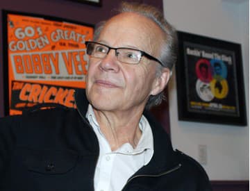 Spevák Bobby Vee včera zomrel. Bob Dylan mu hrával v kapele