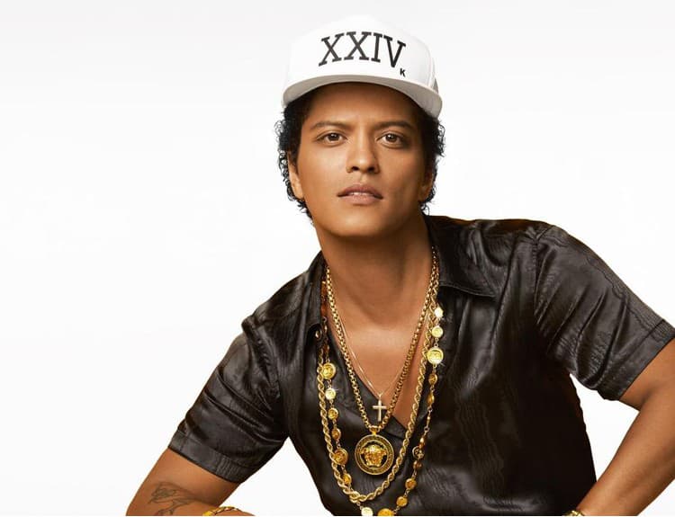 Bruno Mars zverejnil skladbu Versace on The Floor