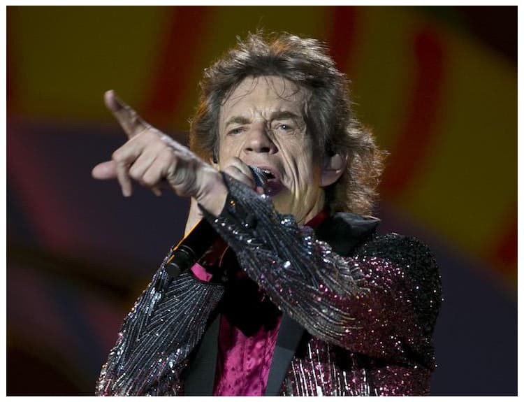 Spevák Mick Jagger sa v 73 rokoch stal po ôsmy raz otcom