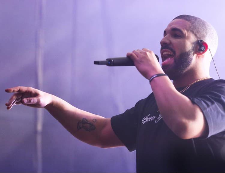 Drake odložil začiatok európskeho turné