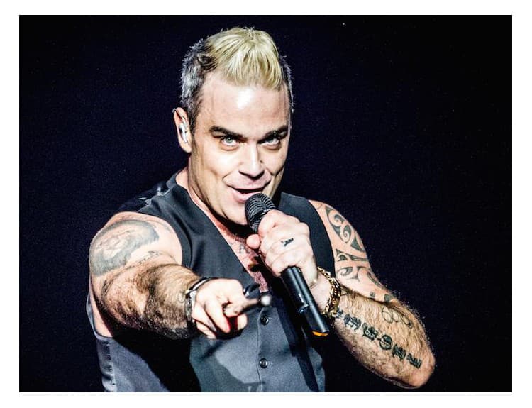 Robbie Williams zaspieva na udeľovaní BRIT Awards