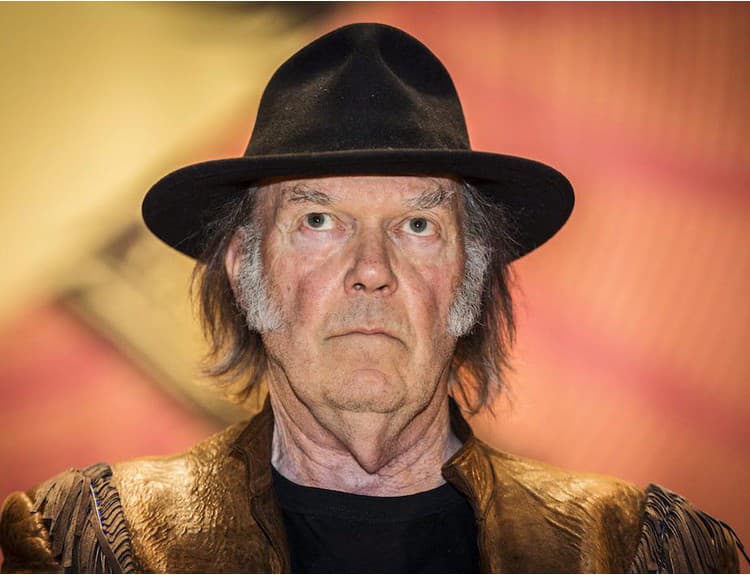 Neil Young zverejnil lyric video k piesni My Pledge
