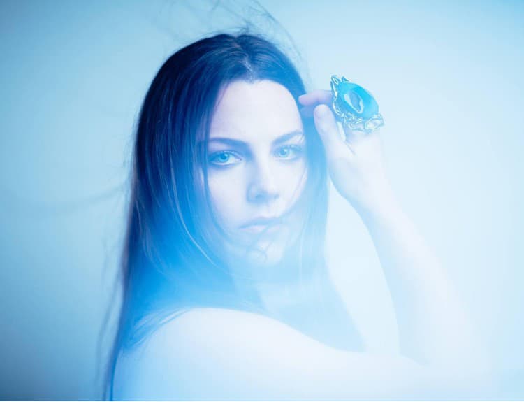 Amy Lee z Evanescence zverejnila skladbu Love Exists