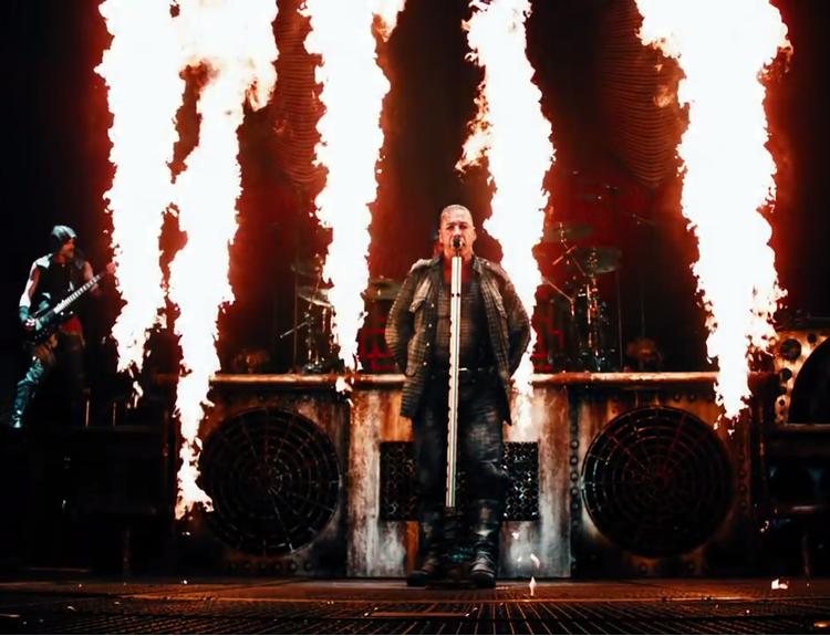 Rammstein ponúkli tretiu ukážku koncertného záznamu z Paríža