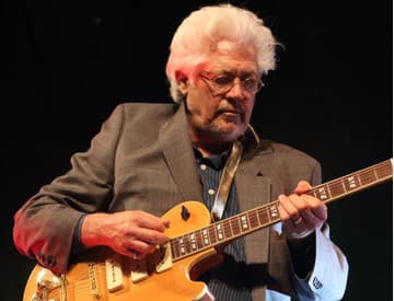 Zomrel gitarista Larry Coryell, priekopník jazz-rocku a fusion Zomrel gitarista Larry Coryell, priekopník jazz-rocku a fusion