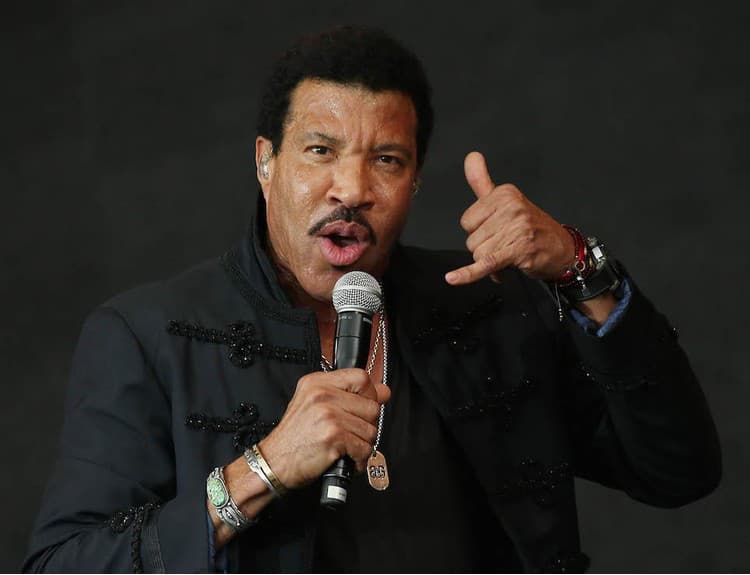 Lionel Richie zo zdravotných dôvodov odložil severoamerické turné
