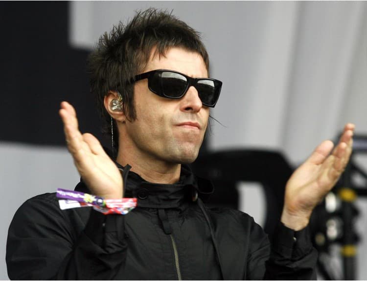 Liam Gallagher oznámil názov debutovej sólovky, "kopol" si pritom do brata