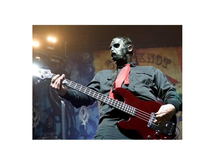 Budú dražiť veci zosnulého basgitaristu kapely Slipknot Paula Graya