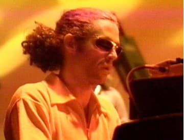Too Young to Die: Zomrel Toby Smith, pôvodný klávesák skupiny Jamiroquai