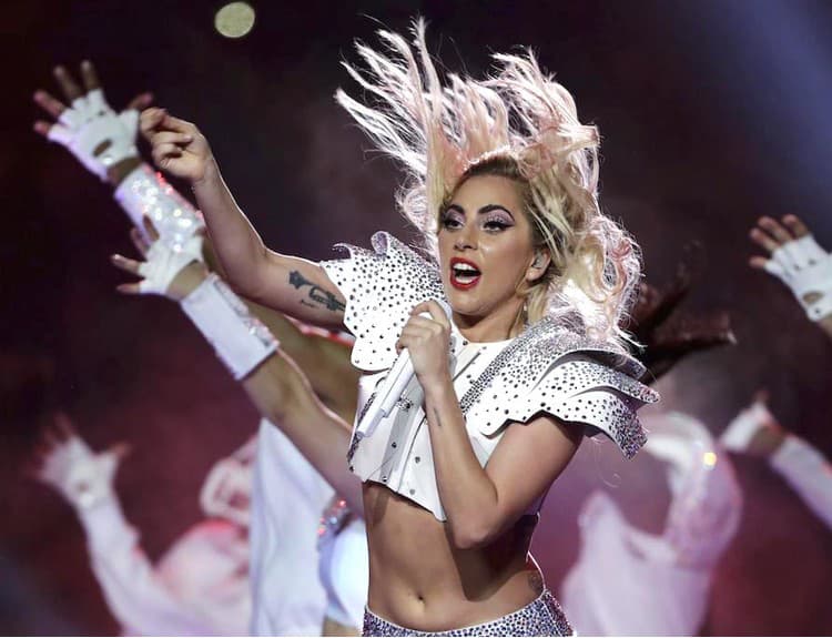 Lady Gaga prekvapila novým singlom The Cure a okamžite ovládla rebríčky