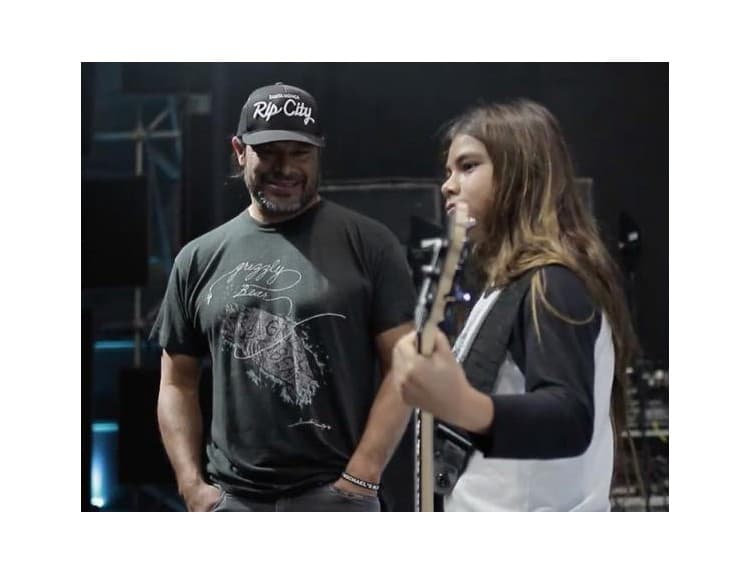 VIDEO Hrdý otec a syn spolu na pódiu: Robert Trujillo vystúpil s kapelou Korn