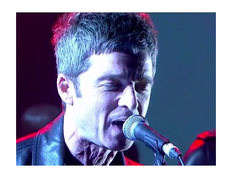 VIDEO: Noel Gallagher a Jehnny Beth vystúpili s kapelou Gorillaz
