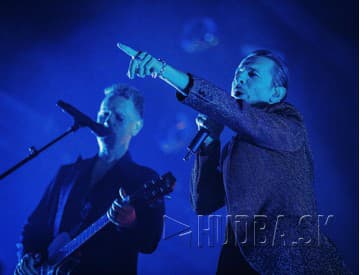 FOTO: Depeche Mode sa vrátili do Bratislavy, vítali ich desaťtisíce fanúšikov