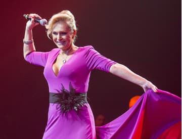 Helena Vondráčková má akčný rok. Vydá Diamantovú kolekciu na piatich CD Helena Vondráčková má akčný rok. Vydá Diamantovú kolekciu na piatich CD