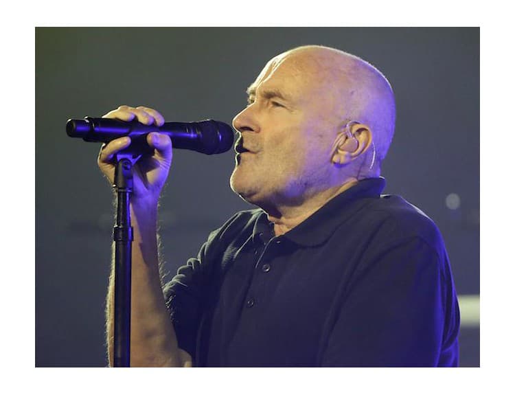 Phil Collins sa nešťastne zranil, musel preložiť dva londýnske koncerty