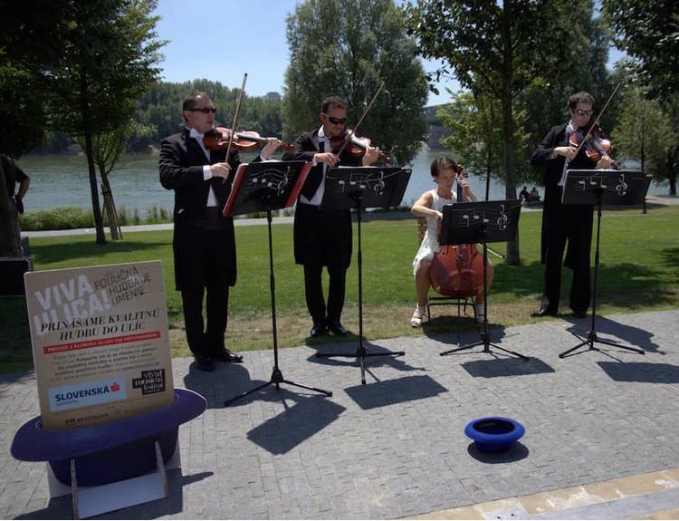 Bratislava ožíva hudbou: Sériu koncertov Viva Ulica! otvorili Adventure Strings 