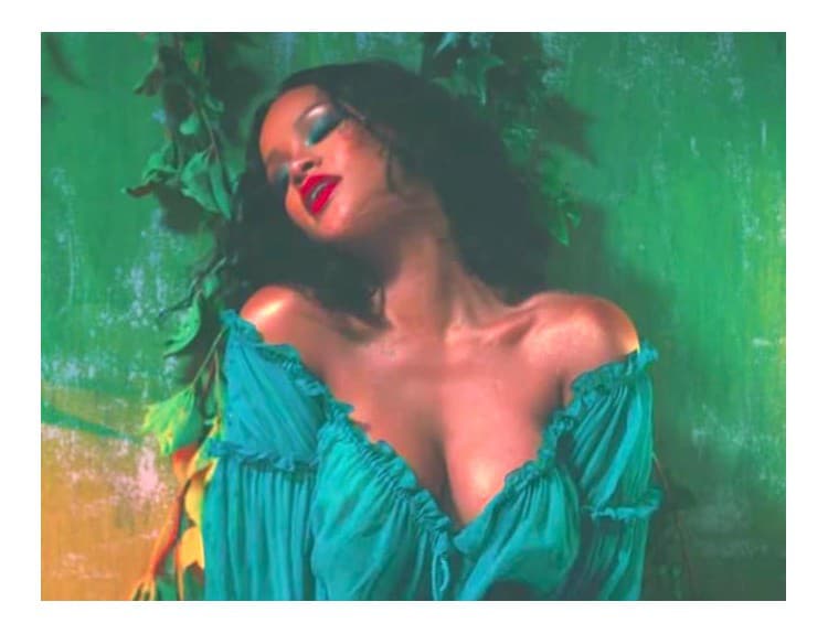 Rihanna opäť provokuje: S presvitajúcimi bradavkami v prerábke Santanovho hitu