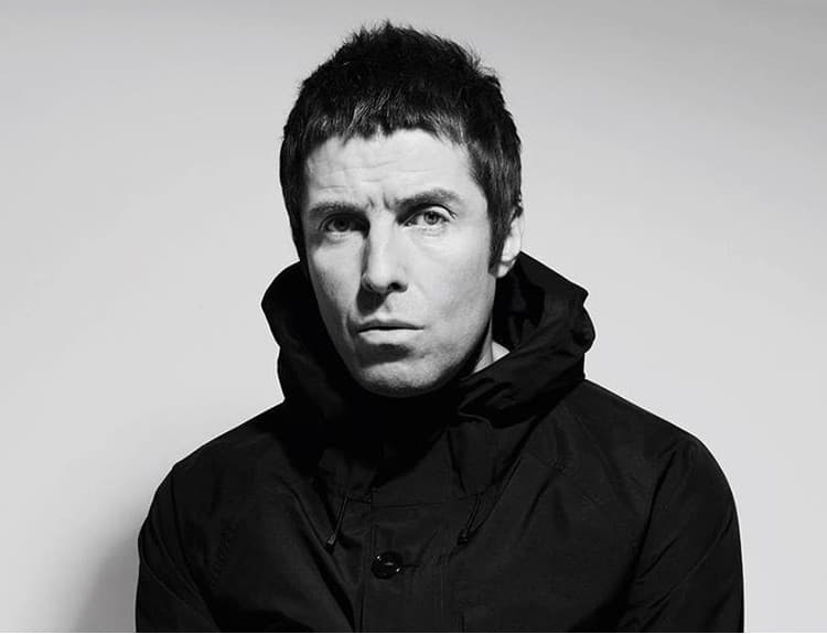 Liam Gallagher si chcel kúpiť cigarety, pýtali od neho preukaz totožnosti