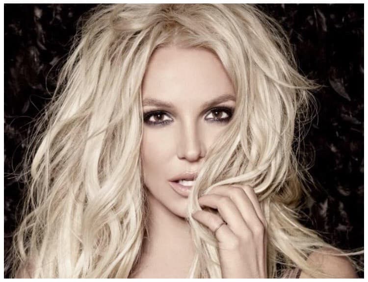 Britney Spears vystrašil muž, ktorý počas jej šou vybehol na pódium