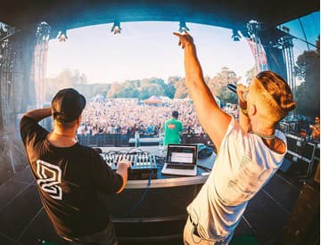 Hudobné leto pokračuje aj v septembri: Vyhraj lístky na festival Slovenské hrady! Hudobné leto pokračuje aj v septembri: Vyhraj lístky na festival Slovenské hrady!
