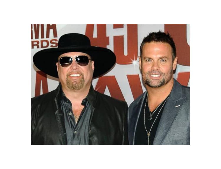 Spevák Troy Gentry zahynul pri havárii vrtuľníka