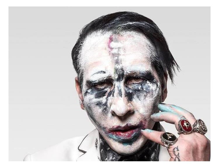 Marilyn Manson je v nemocnici, spadla na neho rekvizita